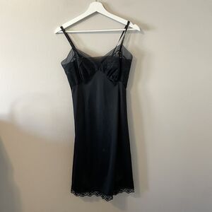 Vintage 1960s Van Raalte Black Nylon Slip w/Adjustable Straps Lingerie 34A